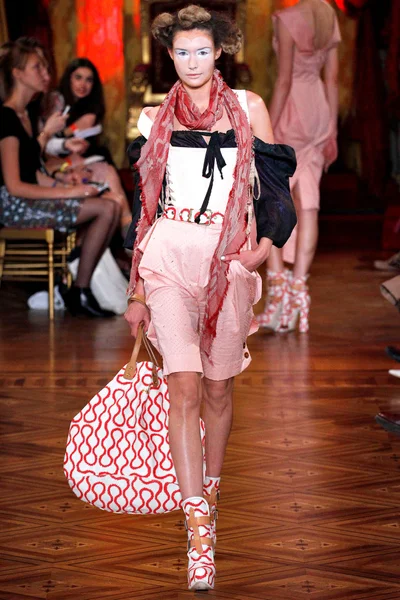 Look 25